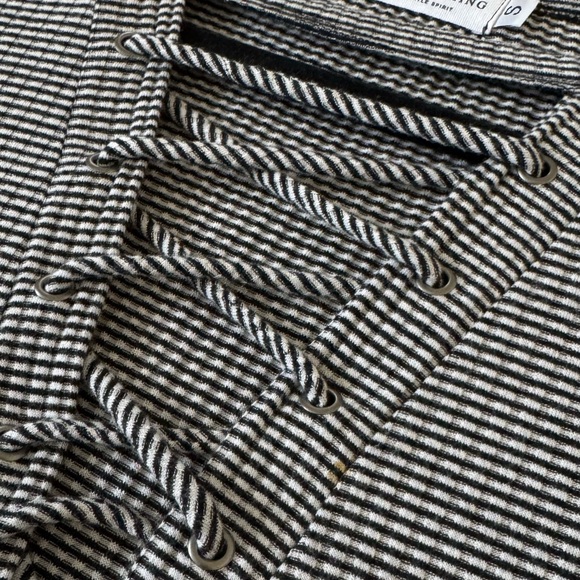 Nectar Clothing women’s cold shoulder long sleeve top shirt size Small - Picture 6 of 9